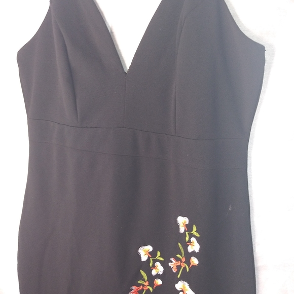 Dress - Picture 4 of 10